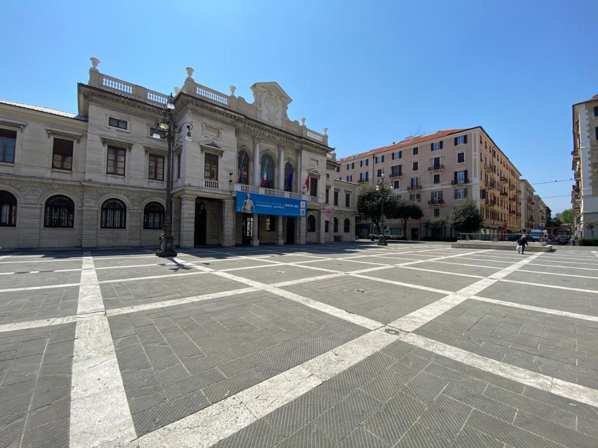 Mondo Vacanze Apartment Savona Bagian luar foto